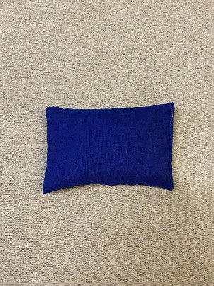 Cherry pit pillow - blue