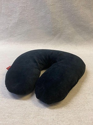 Travel neck pillow - black
